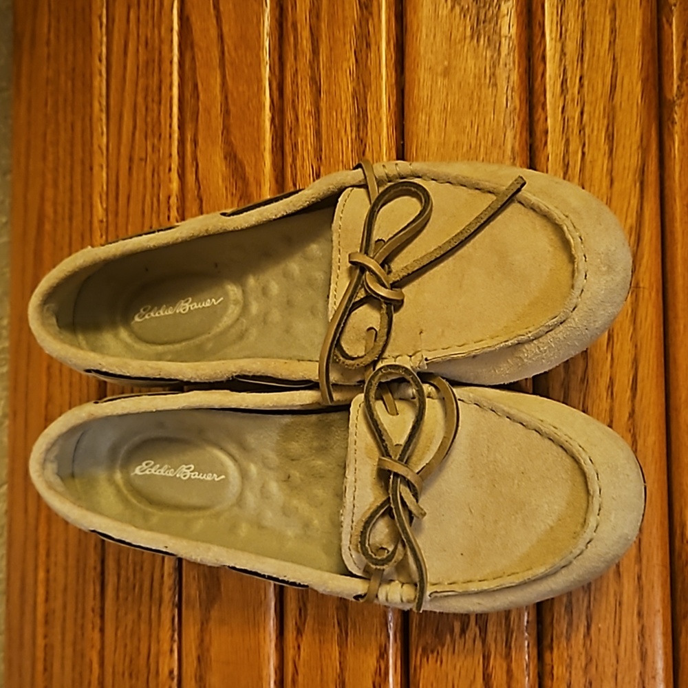 Eddie Bauer Beige Suede Moccasins / Fits exactly at size 6